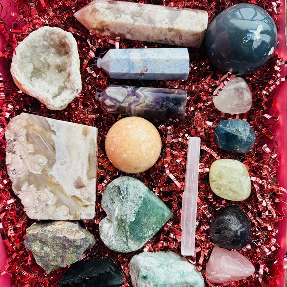 ULTIMATE JUMBO Crystal Mystery Box - Picture 7 of 8